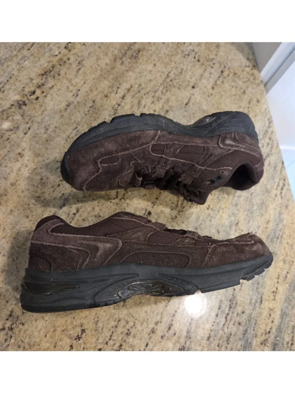 Vionic Walker Shoes Womens Size 8.5  Brown Suede Sneakers